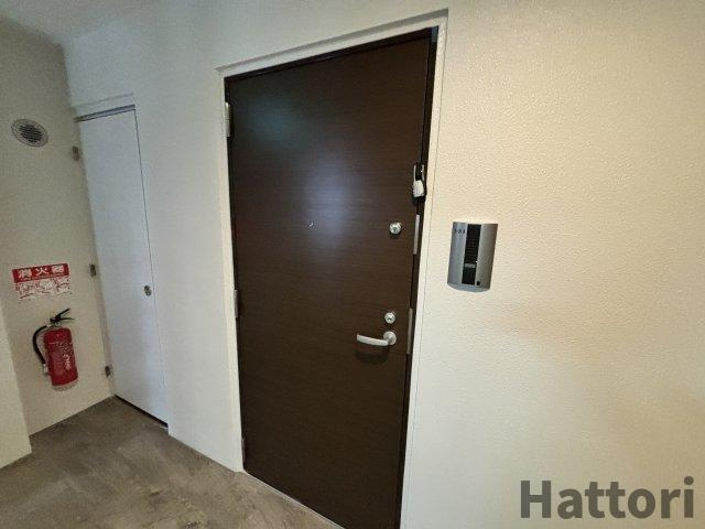 セレニテ新大阪グランデ　ミリューの玄関