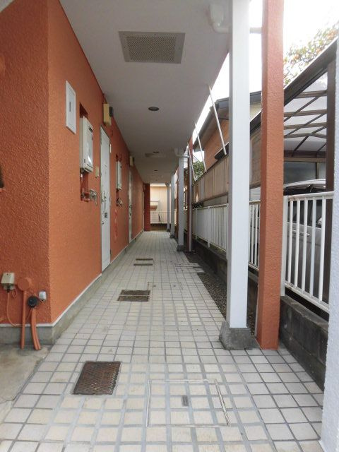 ジュネコーポ八ヶ崎のロビー