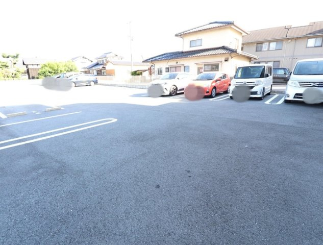 エクレール上代の駐車場
