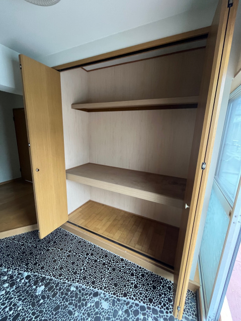 戸井ビルの収納|大きなものも収納できそうです