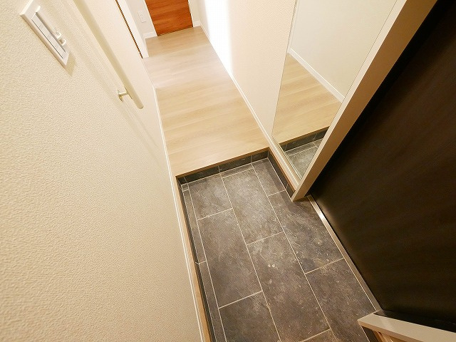 エクセレント　新大宮の玄関|明るい玄関です