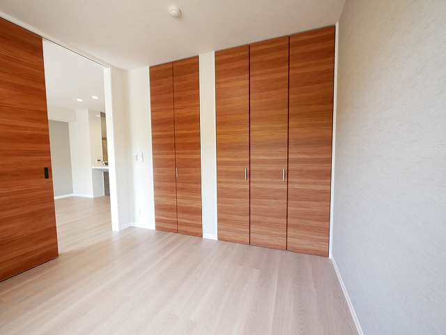 エクセレント　新大宮の内装|明るい色調の室内です