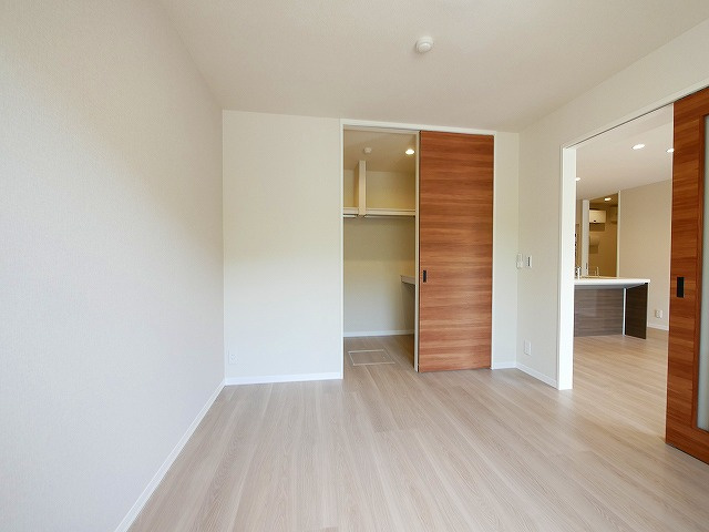 エクセレント　新大宮の内装|明るい室内です