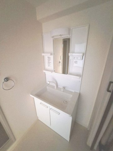 Istyle Funairiの独立洗面台|朝の支度にも助かる、独立の洗髪洗面化粧台