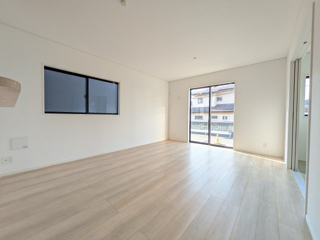 八王子市　川口町　新築一戸建て　８６期の居間・リビング|～15.0帖の明るいLDKで、家族団欒の時間をお過ごしいただけます～