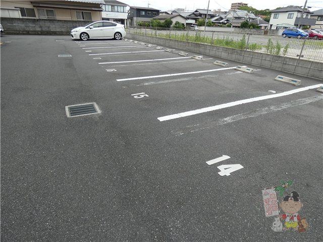 サクセション上中野の駐車場