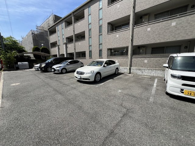 フレシールの駐車場