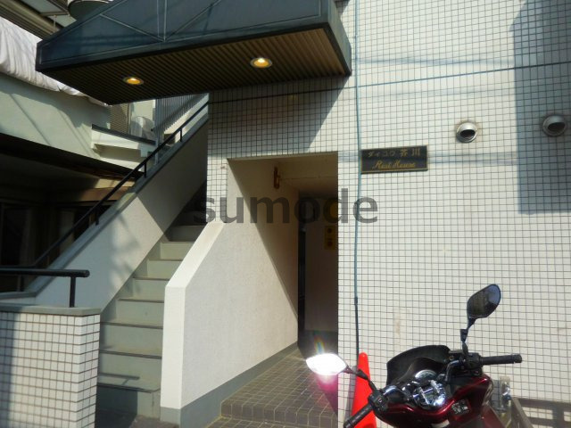 高槻市芥川町２丁目の賃貸マンションのエントランス