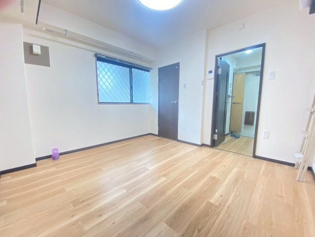 高槻市芥川町２丁目の賃貸マンションの居間・リビング