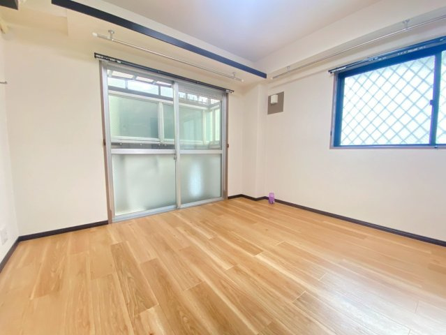 高槻市芥川町２丁目の賃貸マンションの洋室