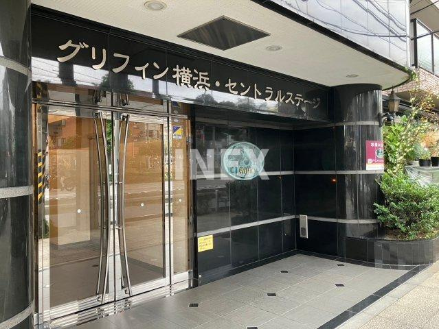 横浜市西区浅間町１丁目の賃貸マンションのエントランス
