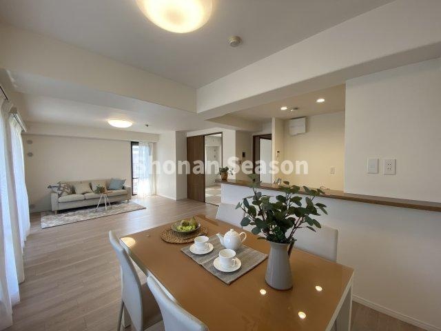 【内装】 | 安心のアフターサービス保証付き！即引き渡し可能な住戸内覧可能物件◎
小・中学校近く、コンビニ（徒歩5分）暮らしやすい駅チカ物件です♪