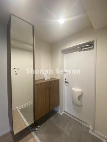 【玄関】 | お出かけ前の身だしなみチェックが叶うシューズBOX◎