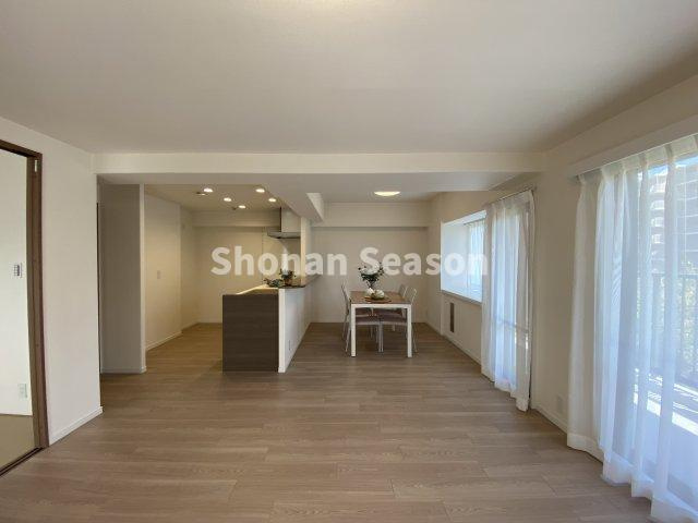 【居間・リビング】 | 16.5帖の広々リビングなので、おうち時間も快適に過ごせます♪