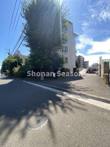 【外観】 | 総戸数125戸のビッグコミュニティ！地上5階部分で眺望も良好です♪