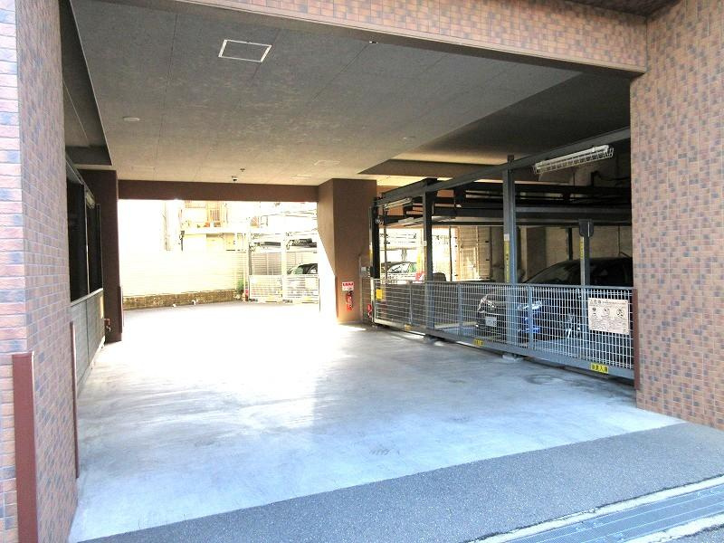 プレサンスロジェ枚方御殿山の駐車場|■物件内覧・資金計画相談・住宅ローン相談、リフォーム相談、お問合せ受付中■
※当日・翌日のご内覧、ご相談はお電話でのお問合せがスムーズです！