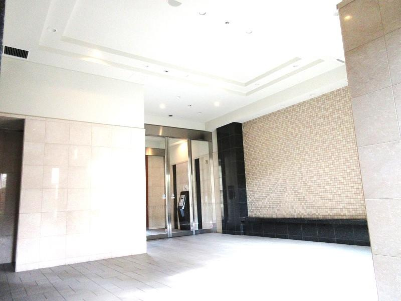 プレサンスロジェ枚方御殿山のエントランス|■物件内覧・資金計画相談・住宅ローン相談、リフォーム相談、お問合せ受付中■
※当日・翌日のご内覧、ご相談はお電話でのお問合せがスムーズです！