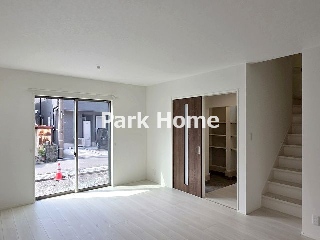 高知市百石町４丁目 ⑨ 新築戸建ての居間・リビング|１F:16.7LDK