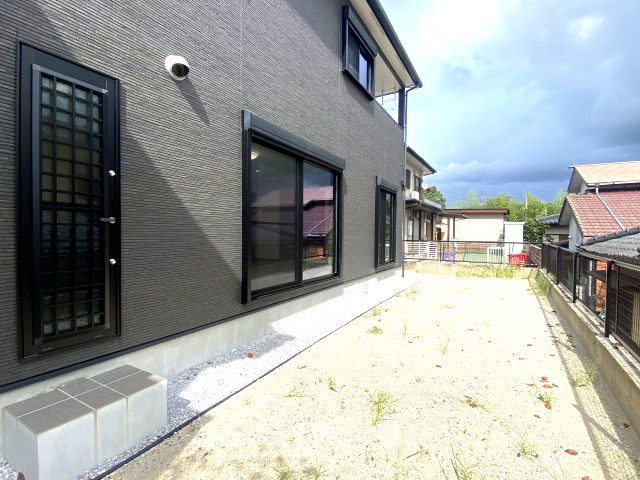 花野光ヶ丘1丁目　新築戸建ての庭|南庭もあり、家庭菜園なども楽しめます。