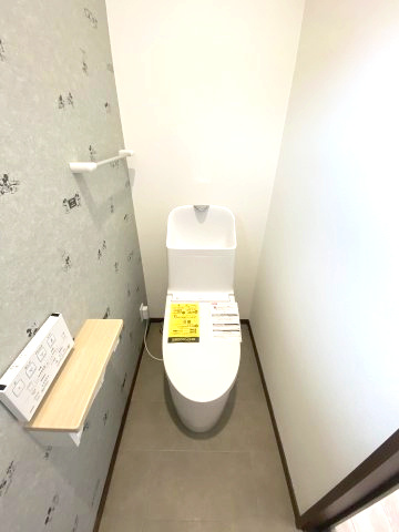 花野光ヶ丘1丁目　新築戸建てのトイレ|１階のウォシュレット。手洗い場付き。