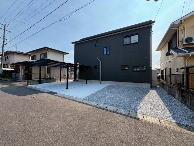 花野光ヶ丘1丁目　新築戸建ての外観|カーポートがつきました。駐車４台まで可能です。