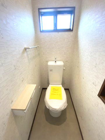 花野光ヶ丘1丁目　新築戸建てのトイレ|２階にもトイレを設置。１階に降りなくても良いのが助かりますね。