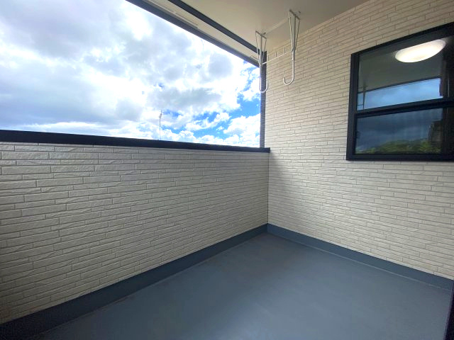 花野光ヶ丘1丁目　新築戸建てのバルコニー|インナーバルコニーで急な雨も安心です。桜島眺望可。