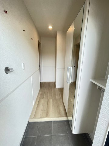 【玄関】 | ※同タイプの写真です