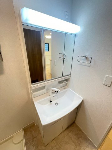 【独立洗面台】 | ※同タイプの写真です