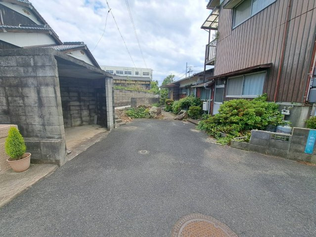 【前面道路含む現地写真】