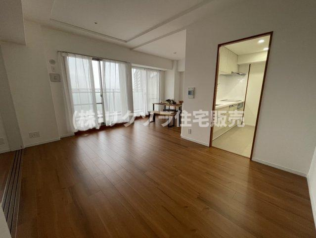 リバティパーク枚方D棟の居間・リビング|LDK21.6帖
■物件内覧・資金計画相談・住宅ローン相談、リフォーム相談、お問合せ受付中■
※当日・翌日のご内覧、ご相談はお電話でのお問合せがスムーズです！