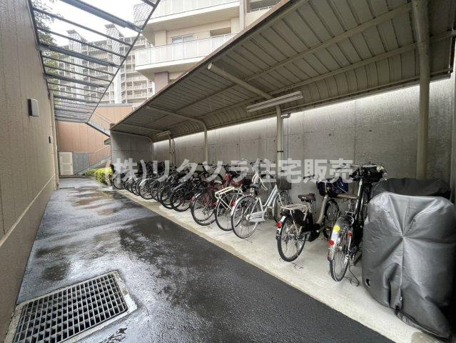 リバティパーク枚方D棟の駐輪場|■物件内覧・資金計画相談・住宅ローン相談、リフォーム相談、お問合せ受付中■
※当日・翌日のご内覧、ご相談はお電話でのお問合せがスムーズです！