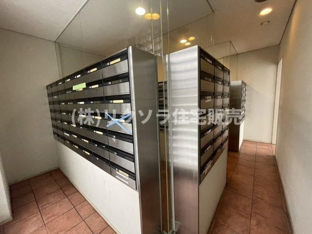 リバティパーク枚方D棟の設備|集合ポスト
■物件内覧・資金計画相談・住宅ローン相談、リフォーム相談、お問合せ受付中■
※当日・翌日のご内覧、ご相談はお電話でのお問合せがスムーズです！