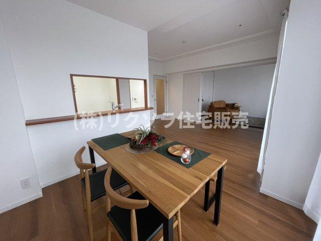 リバティパーク枚方D棟の居間・リビング|LDK21.6帖
■物件内覧・資金計画相談・住宅ローン相談、リフォーム相談、お問合せ受付中■
※当日・翌日のご内覧、ご相談はお電話でのお問合せがスムーズです！