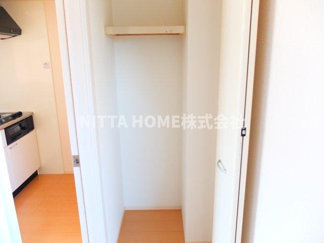 コンフォール・ヴィラ　Ｃ棟の内装|キッチンにも収納があります(*^-^*)