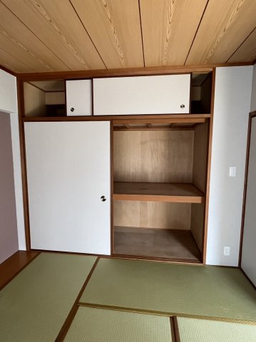 岸和田市北町の賃貸マンションの和室|和室ならではの温かな和の空間で寛ぎの時間を過ごせます