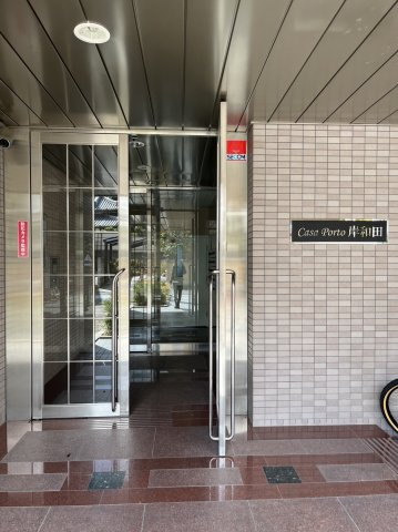 岸和田市北町の賃貸マンションのエントランス|毎日通るエントランスはこのようになっています