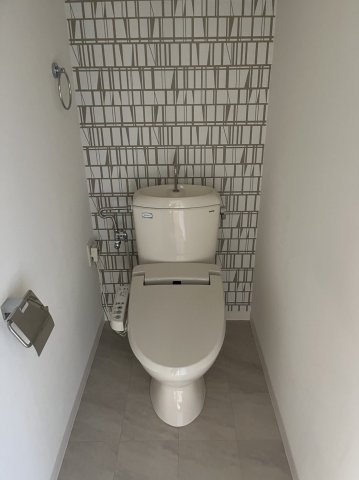 岸和田市北町の賃貸マンションのトイレ|ゆったりとした空間のトイレです