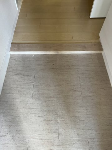 岸和田市北町の賃貸マンションの玄関|ゆったりとした玄関です