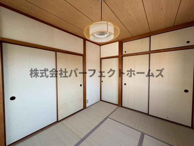 星ヶ丘駅前マンションの和室|柔らかい畳が心地よい和室