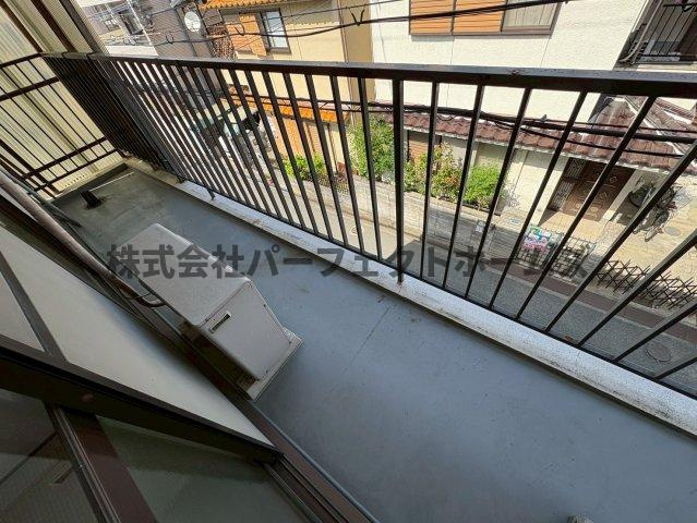 星ヶ丘駅前マンションのバルコニー|開放的で明るい空間を演出してくれるバルコニーです