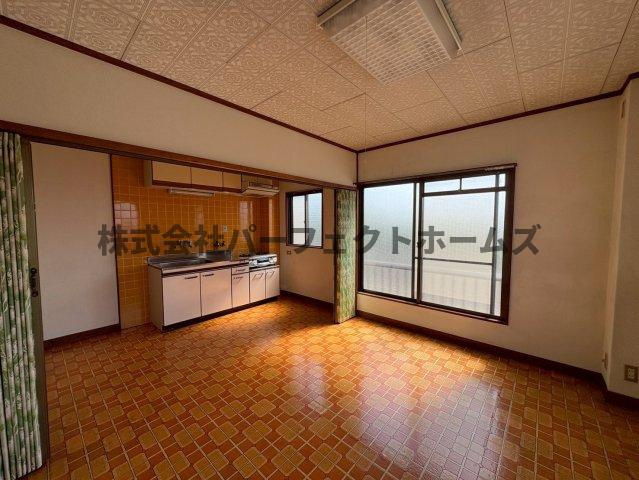 星ヶ丘駅前マンションの居間・リビング|こちらのリビングで趣味の時間をお楽しみください