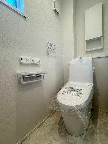 SUN COURTーサンコート－小倉南区中吉田3丁目【小倉南区　新築戸建て】のトイレ|パワーストリーム洗浄で隅々までしっかり汚れを洗い流し、節水もできるトイレ♪【小倉南区　新築戸建て】