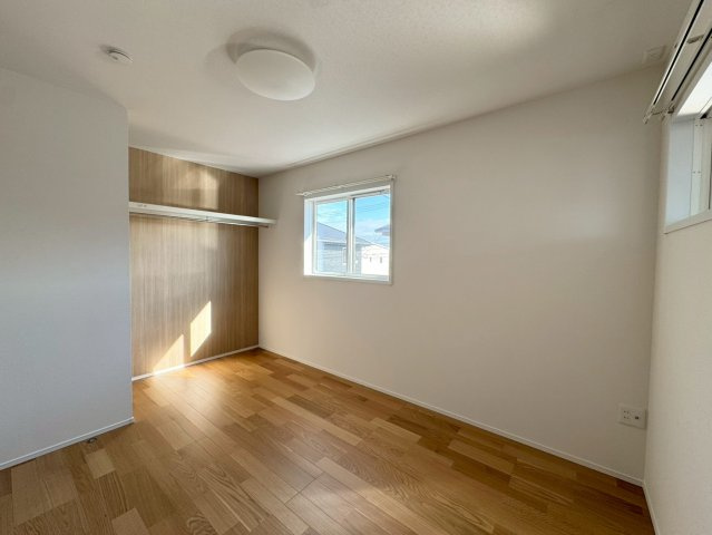 SUN COURTーサンコート－小倉南区中吉田3丁目【小倉南区　新築戸建て】の洋室|2階6.2帖洋室はオープンクローク付き♪【小倉南区　新築戸建て】