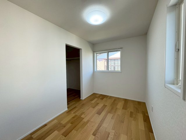 SUN COURTーサンコート－小倉南区中吉田3丁目【小倉南区　新築戸建て】の洋室|2階5帖洋室はWIC完備♪【小倉南区　新築戸建て】