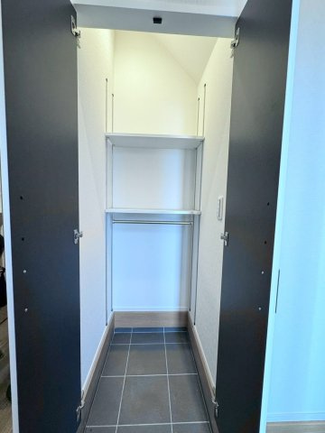 SUN COURTーサンコート－小倉南区中吉田3丁目【小倉南区　新築戸建て】の収納|玄関には広めの収納も♪外で使用するものなどしまえます♪　【小倉南区　新築戸建て】