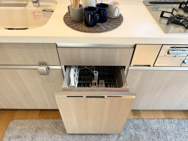 SUN COURTーサンコート－小倉南区中吉田3丁目【小倉南区　新築戸建て】のキッチン|食器洗乾燥機付で忙しいママをサポート　【小倉南区　新築戸建て】