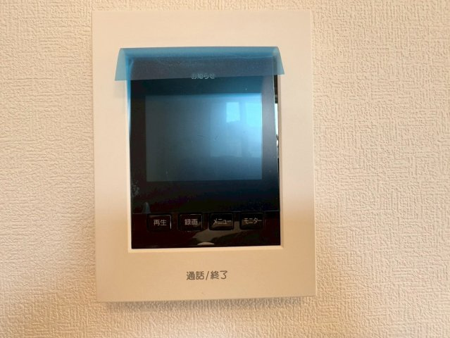 SUN COURTーサンコート－小倉南区中吉田3丁目【小倉南区　新築戸建て】の防犯設備|来客者を確認できるＴＶモニタ付インターフォン【小倉南区　新築戸建て】