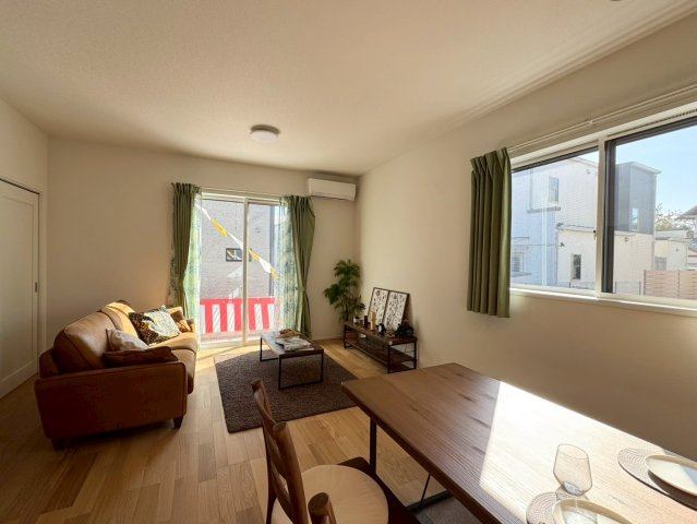 SUN COURTーサンコート－小倉南区中吉田3丁目【小倉南区　新築戸建て】の居間・リビング|１６帖の広々としたリビングダイニングは日当たり良好です♪【小倉南区　新築戸建て】