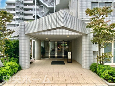 【エントランス】 | ツインシティ東砂アネックス | 【エントランス】マンションのエントランスは、その物件の印象を決める、顔とも言える場所です。毎日通る場所ですからきれいなのが一番です。エントランス内はオートロックですので暮らしの安全も確保されています。